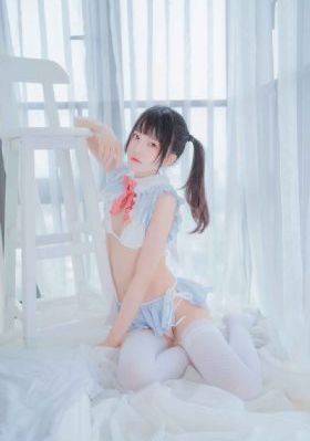 贱妾扒下脱裙子撅屁股迎